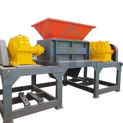 Schrootmachine type 800 voor afval van rubber, plastic, karton, metaalbrokken, banden, vuilnisbakken en vaten