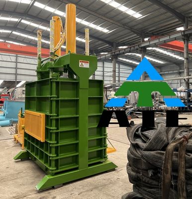 Verticale baler van 650 kg voor schroot kartonnen blikken Plastic flessen Textiel aluminium legering