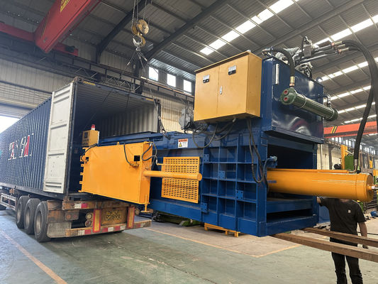 Gebruikte kledingcompressieverpakkingsmachine Horizontale baler met plastic filmflessen
