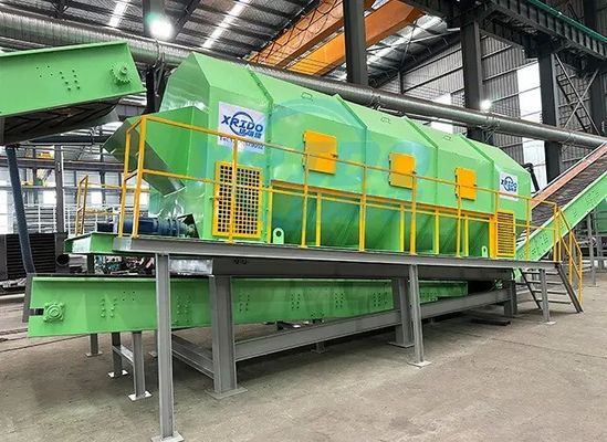 Drum screening machine voor een automatisch systeem voor het sorteren van vaste stoffen in een afvalsorteringsinstallatie