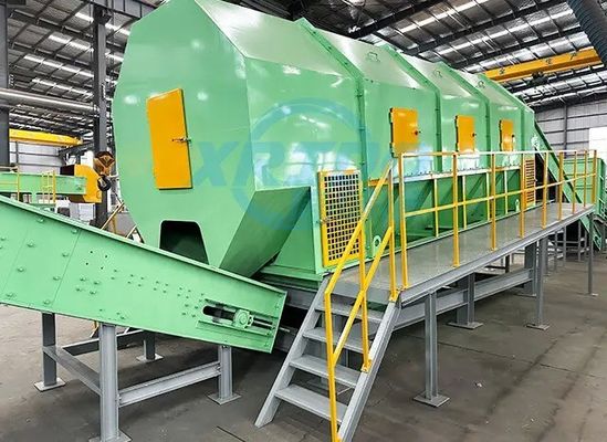 Drum screening machine voor een automatisch systeem voor het sorteren van vaste stoffen in een afvalsorteringsinstallatie