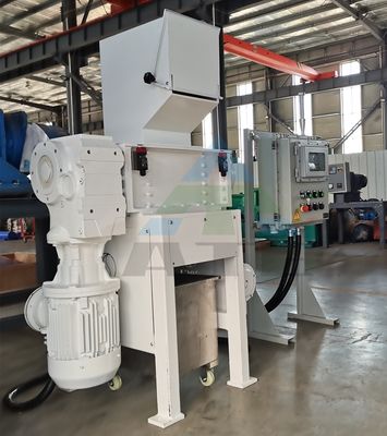 Versatile viersachtschroefmachine voor het recyclen van metaalhout en plastic in verschillende industrieën