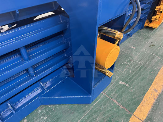 Hydraulisch aangedreven type horizontale baler voor kartonnen dozen en flessen van kunststofpapier