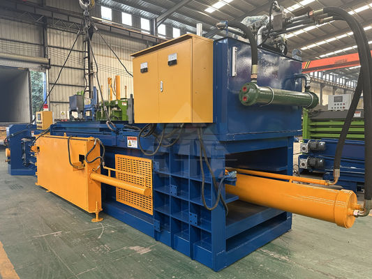 Voedsel- en drankenwinkels Gordelverpakking Horizontale baler voor afval van plastic en karton