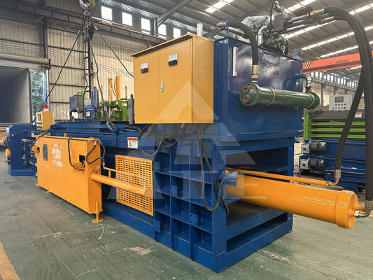 Hydraulisch aangedreven automatische balermachine voor de levering van karton, kunststof en metaalafval