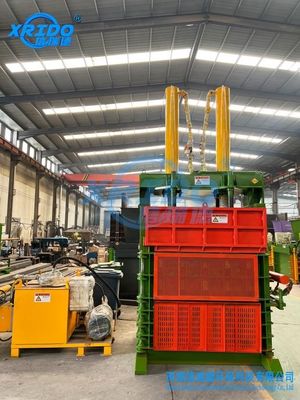 Verticale balermachine voor detailhandel en baling