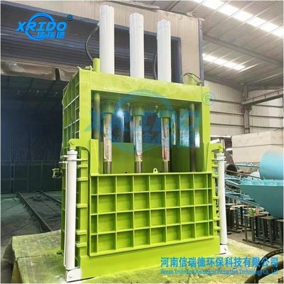 Verticale balermachine voor detailhandel en baling