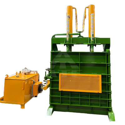 Gevelverpakkingstype Hydraulisch aangedreven plastic afvalpapier Verticale balerbandbalermachine