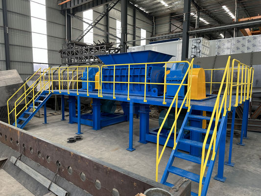 Dubbele schacht shredder voor metaal-plastic recycling 5000 kg Gewicht 1-10 cm Eindproduct