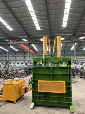 Verticale hydraulische baler van 30 ton voor het comprimeren van plastic verpakkingsmateriaal en duurzaam