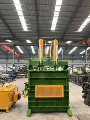 Verticale hydraulische baler voor lange levensduur