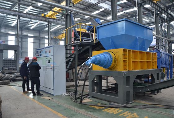 Double Shaft Shredder voor Radial Product Line Oude banden recycling machine Rubber Shredder