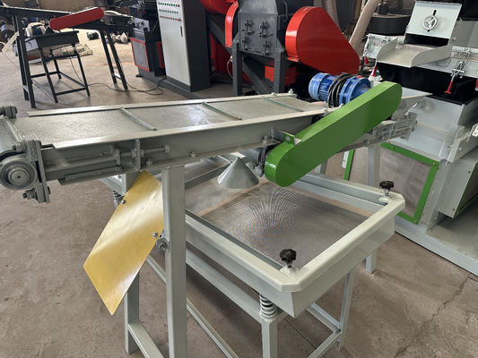 Recyclingmachine voor koperen rijst Koperdraad snijseparator in de productie-installatie