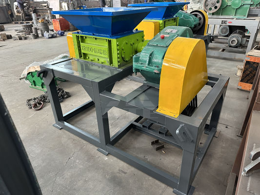 Hydraulische kleine dubbele schacht shredder voor plastic mini metaal karton 5000KG gewicht