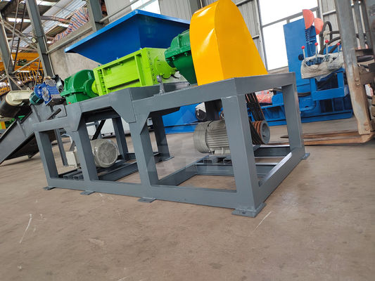 Dubbele schacht-schroefmachine voor het recyclen van kartonnen dozen, plastic flessen en metaalschroot