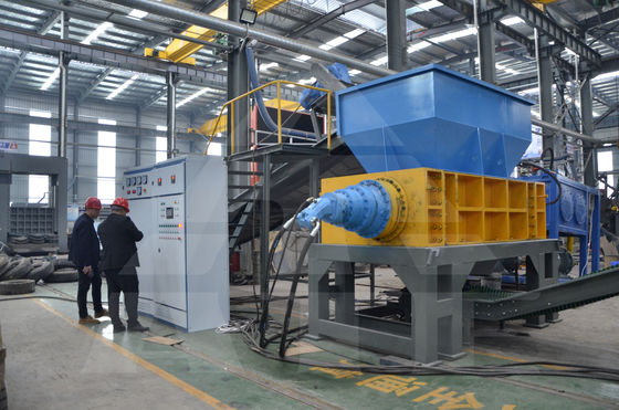 Grote dubbele schacht shredder voor afvalbanden aangepaste spanningsband recycling machine
