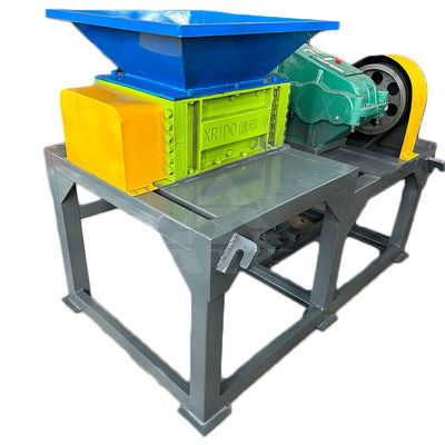 Doppelschacht-machine voor het versnipperen van kunststof voor eindproduct 1-10 cm en gewicht 5000 kg