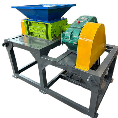Dubbele schacht versnipper voor afvalhout Klein plastic metaal Gemakkelijk te bedienen en 50kW vermogen