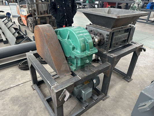 Single Power Double Shaft Shredder Machine voor huishoudelijke recycling van kunststof en kleine metalen