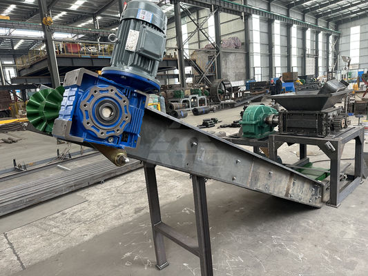 Eenmachine met een vermogen van 50 kW voor de ontbinding van plastic papier en metaal