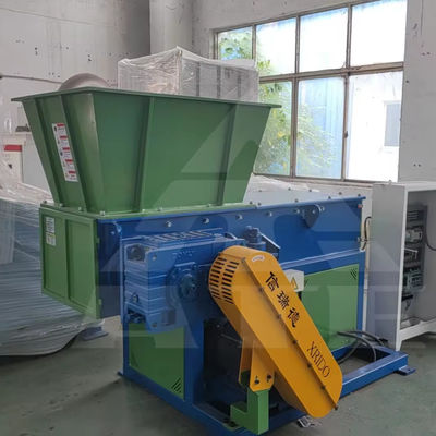 Een concurrerende eenasmachine voor afvalschroefmachine voor plastic mini-commercieel karton