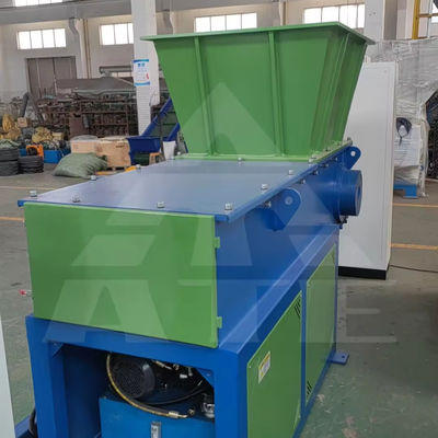 Een concurrerende eenasmachine voor afvalschroefmachine voor plastic mini-commercieel karton