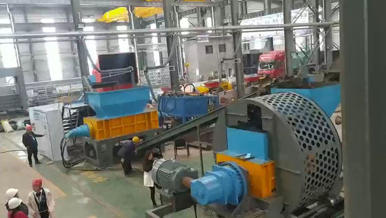 Recycling van hoogwaardige banden met rubberbanden banden versnippermachine en vervoerband