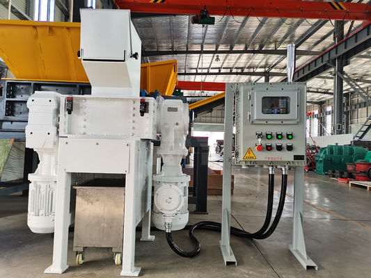 Gepersonaliseerde invoergrootte Vier-astig metaalschroot Plastic Waste Shredder Crusher Machine