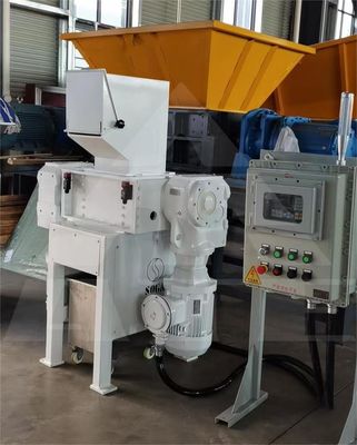 Gepersonaliseerde invoergrootte Vier-astig metaalschroot Plastic Waste Shredder Crusher Machine