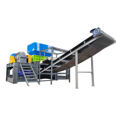 Metalen versnipper met grote capaciteit voor het recyclen van plastic blokken in een productie-installatie
