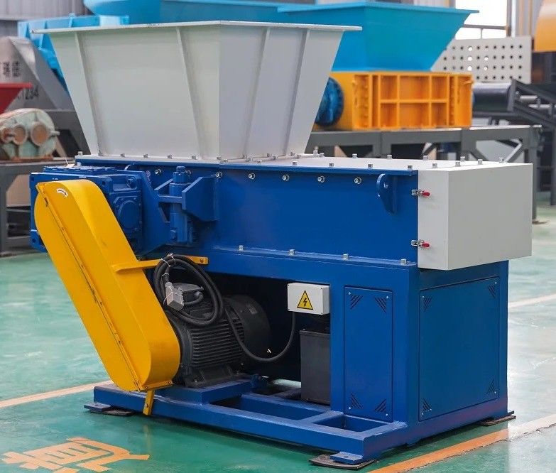 Productiecapaciteit 200-8000 kg/uur Plastic shredder voor schuim en afval van vezelkleding