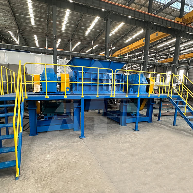 Dubbele schacht shredder voor metaal-plastic recycling 5000 kg Gewicht 1-10 cm Eindproduct