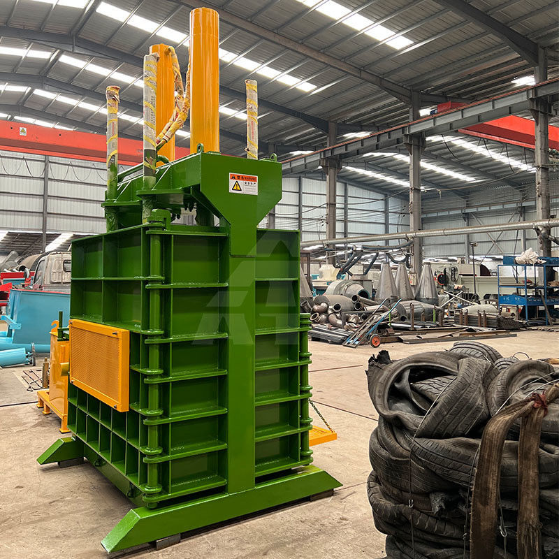 Verticale hydraulische baler voor lange levensduur