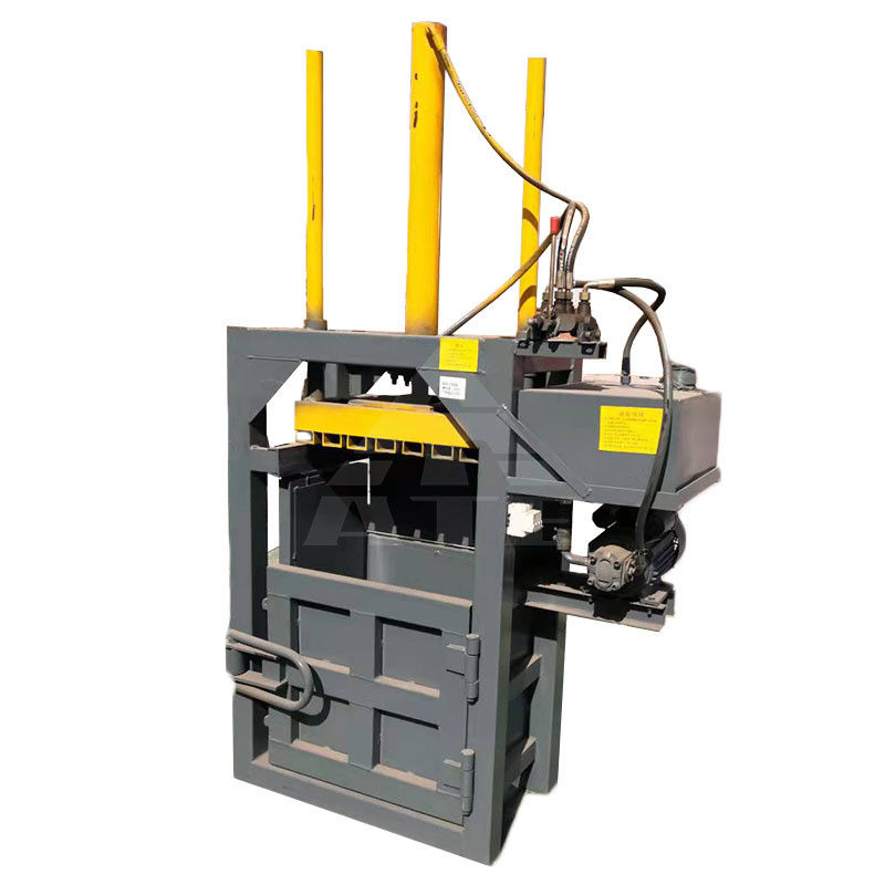 Verticale Hydraulische Baling Machine 1600*1900*3300mm Algemene afmeting Ideaal voor voedsel- en drankproducten