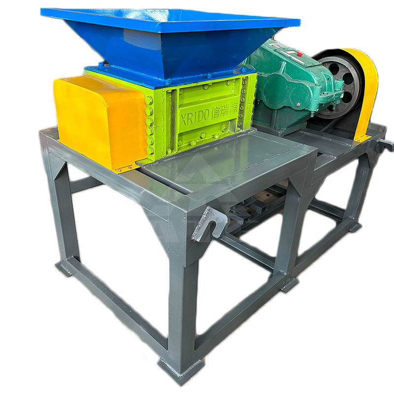 Doppelschacht-machine voor het versnipperen van kunststof voor eindproduct 1-10 cm en gewicht 5000 kg