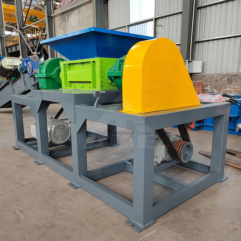 Dubbele schacht versnipper voor metaalschroot en huishoudelijk plastic 1-10 cm Eindproduct
